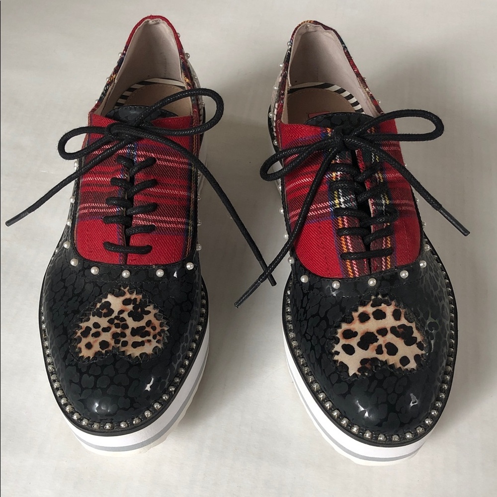 Betsey Johnson Whimsical Red Plaid Animal Print Pearl Sneakers Size 8.5 - Picture 9 of 10